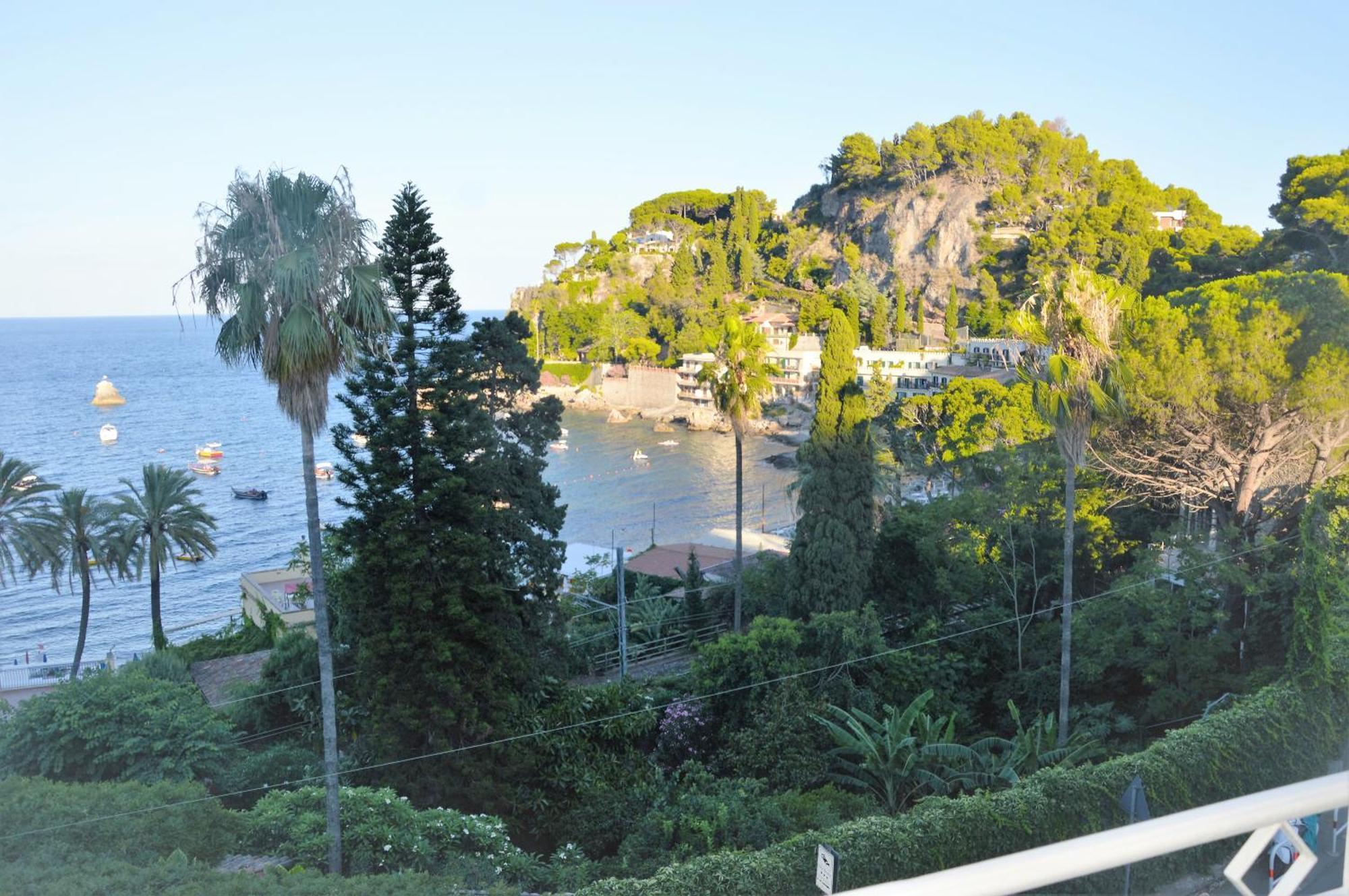 B&B A Due Passi Dal Mare ตาออร์มินา ภายนอก รูปภาพ