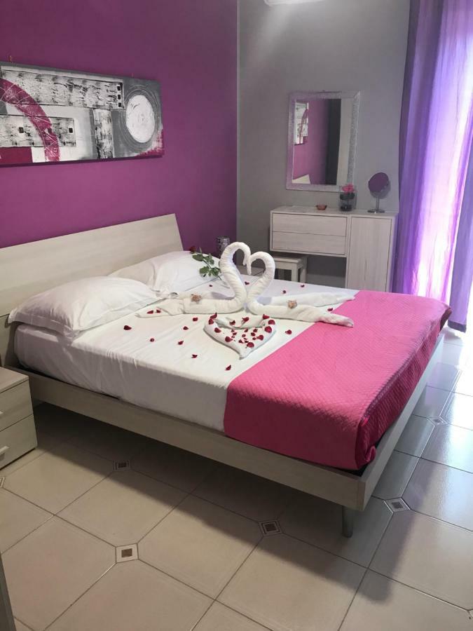 B&B A Due Passi Dal Mare ตาออร์มินา ภายนอก รูปภาพ